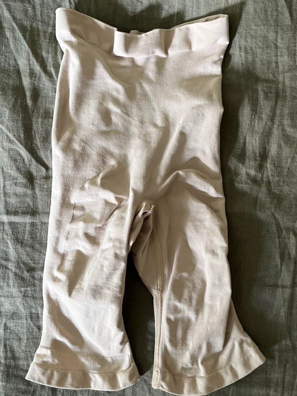 SKIMS SCULPTING SHORT ABOVE THE KNEE W/ OPEN GUSSET